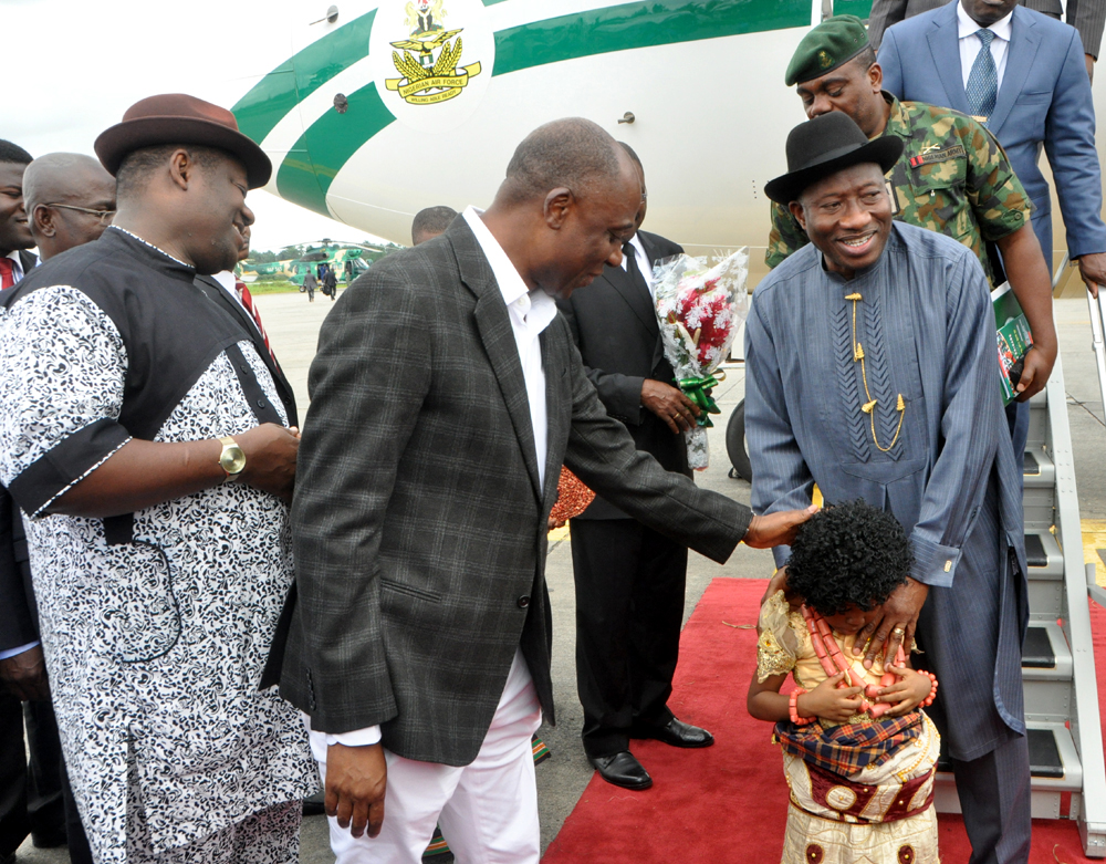PIC.24. FROM LEFT: DEPUTY GOVERNOR OF RIVERS, MR TELE IKURU; GOV. 

CHIBUIKE AMAECHI OF RIVERS WELCOMING PRESIDENT GOODLUCK JONATHAN AT 

THE PORT HARCOURT INTERNATIONAL AIRPORT ON THURSDAY (12/9/13)