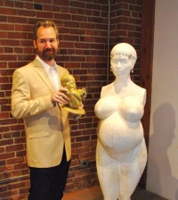 Daniel Edwards with Kim Kardashian sculpture