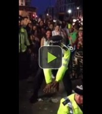 UK Police dancing to afrobeats at Nottinghill carnival